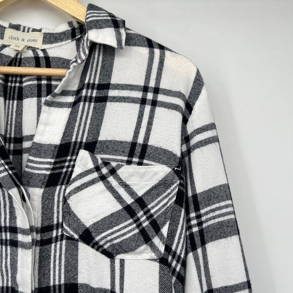 Cloth & Stone Plaid Roll Tab Sleeve Women’s XS Black White Soft Blouse - Picture 4 of 9